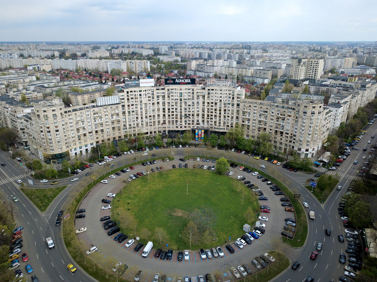 Read more about the article Cele mai frecvente intrebari din imobiliare. Raspunsuri directe, cu exemple din Bucuresti!