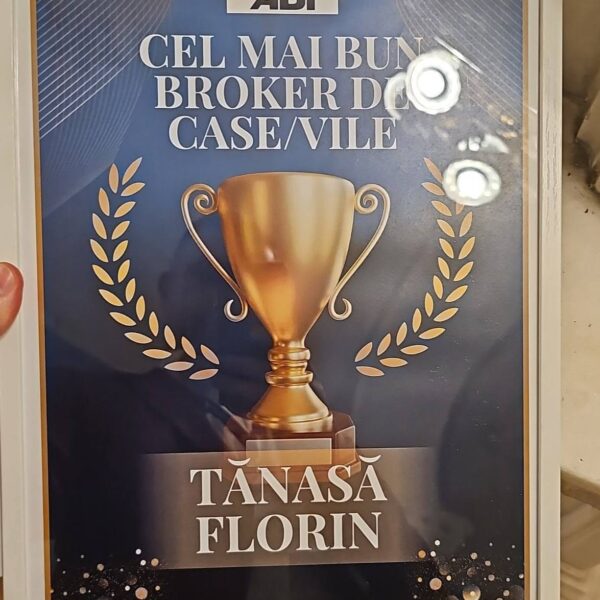 Trofeul „Cel mai bun broker de case și vile din 2025", acordat lui Florin Tanasă de Asociația Brokerilor Imobiliari